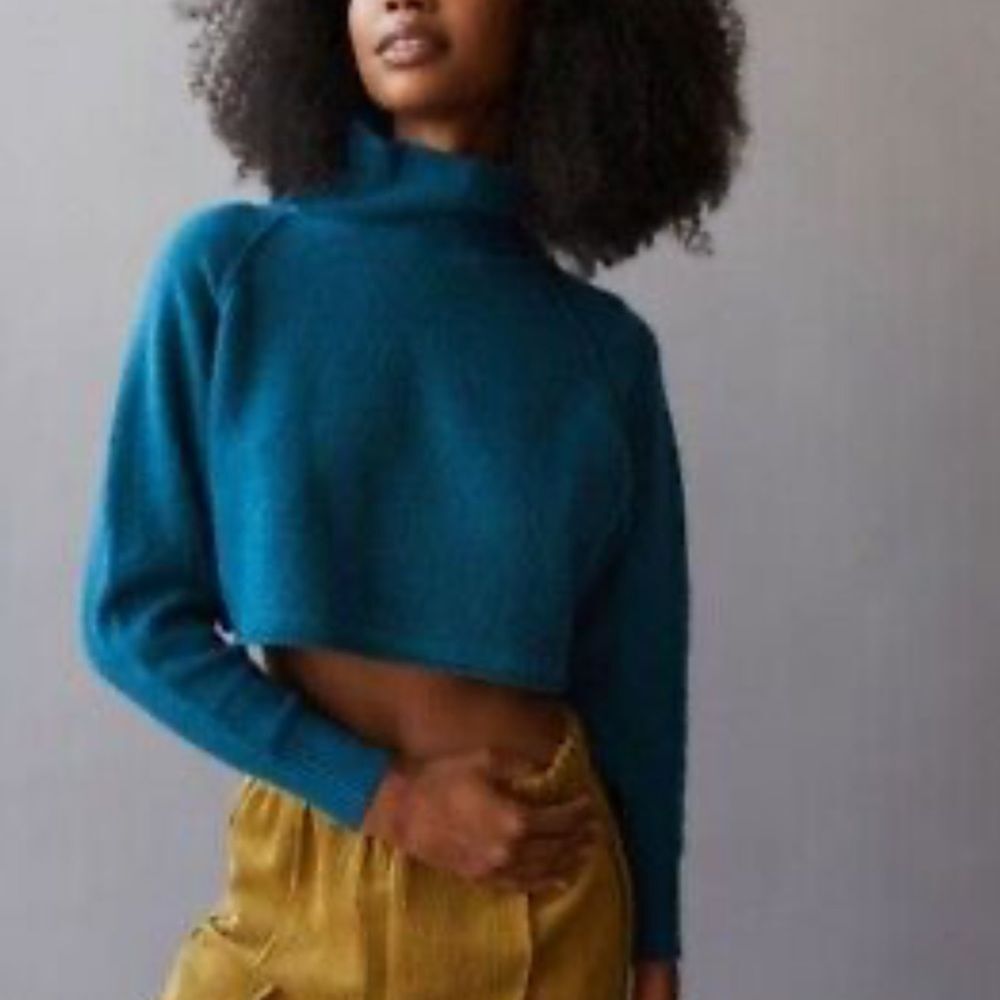 Urban Outfitters Kyla Cropped Turtleneck Sweater Teal Long Sleeve Size XS NWT